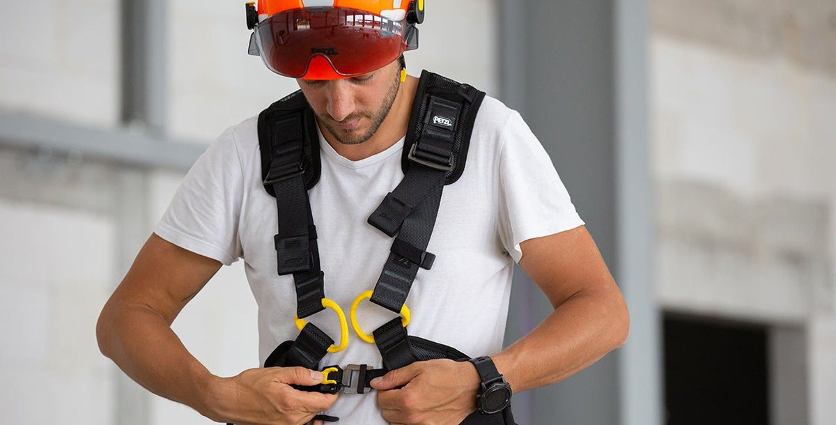 Sfeerbeeld Harnassen & complete sets - werken op hoogte met Petzl-uitrusting