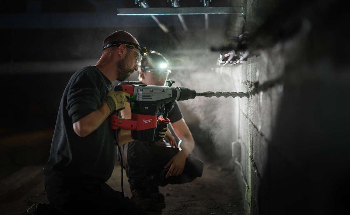 Sfeerbeeld Hoofdlampen - werken op hoogte met Petzl-uitrusting